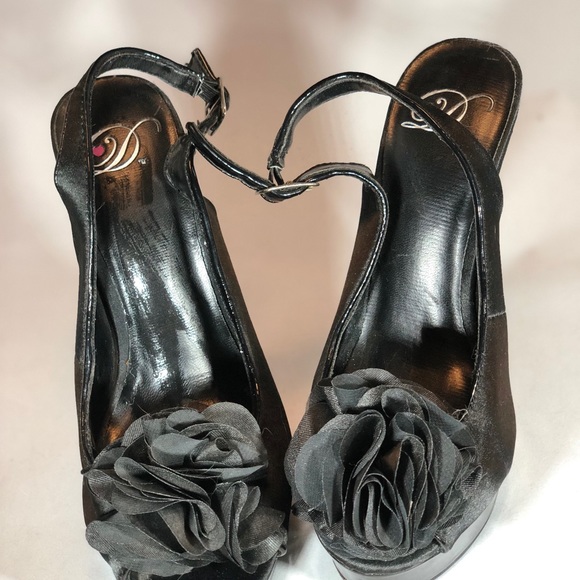 3 for $15 Heart D Size 5.5 Black Heels - Picture 6 of 7